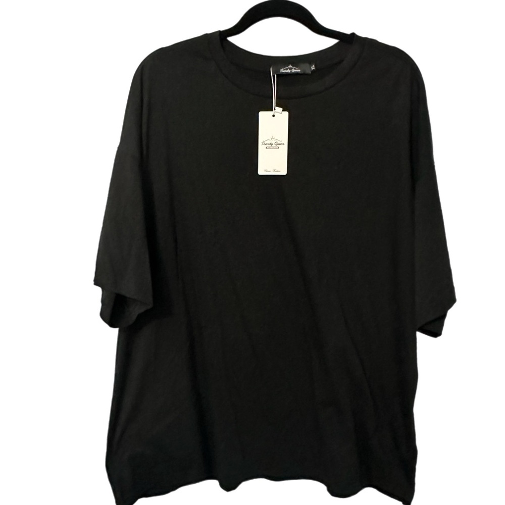 XL Trendy Queen Tunic Tee Top. NWT. Solid Black. Work day to date night!